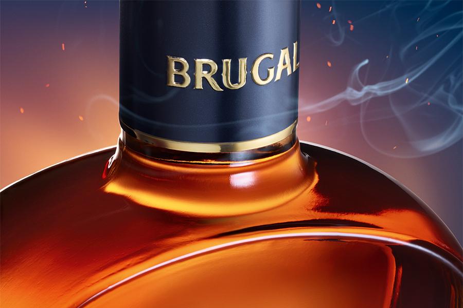 Maestro Reserva rum bottle on dusk smoky background